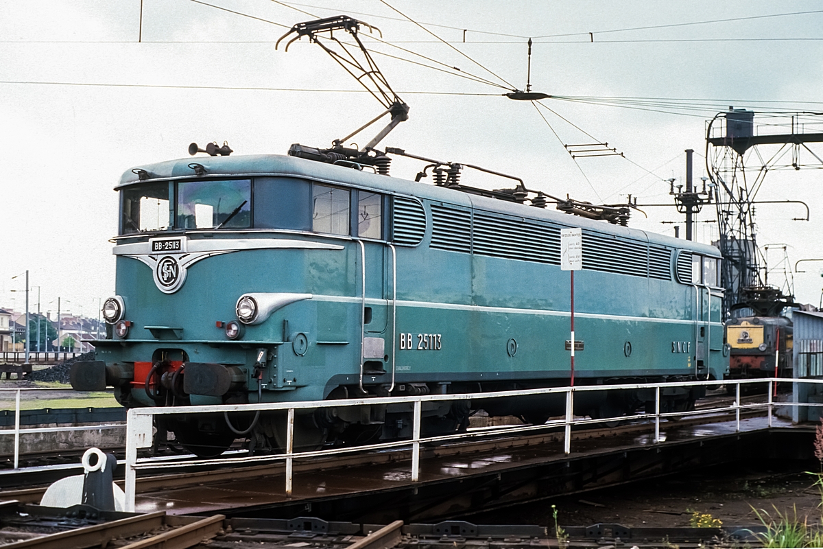  (19860708_39-11_SNCF 25113_Bw Forbach_b1.jpg)