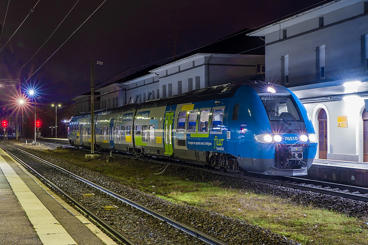  (20231228-073421_SNCF 76510_Forbach_TER 23728_XFFB-Metz_Nachtaufnahme_b1.jpg)