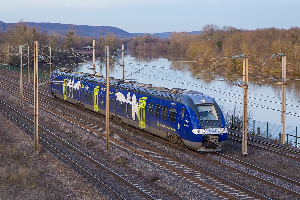  (20251209-155359_SNCF 27554_Nov&eacute;ant_TER 837552_Metz Ville - Nancy_a.jpg)