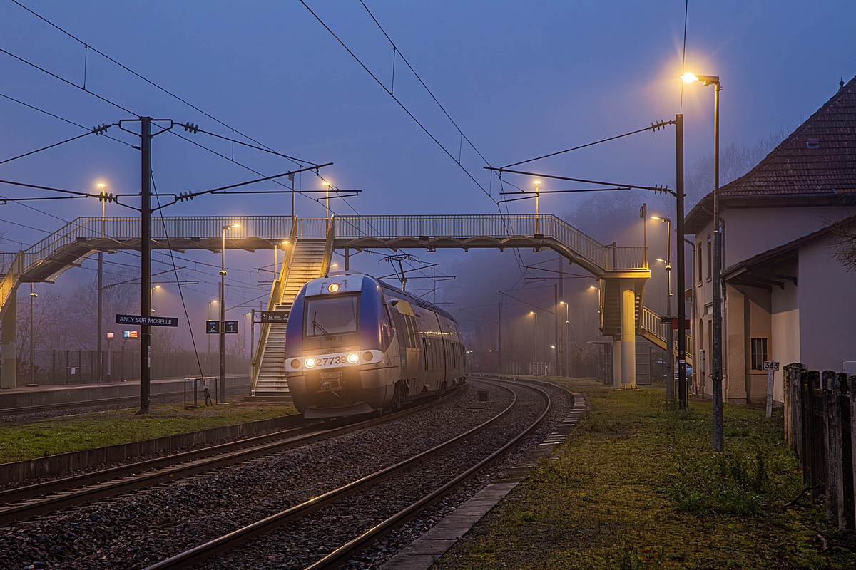  (20251212-081022_SNCF 27739_Ancy-sur-Moselle_TER 837511_Nancy - Metz Ville_b.jpg)