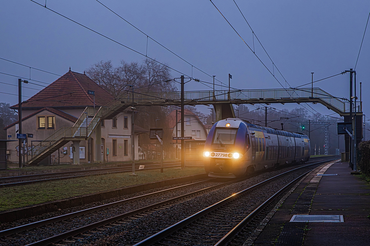  (20251212-081906_SNCF 27798_Ancy-sur-Moselle_TER 837522_Metz Ville - Nancy_b.jpg)