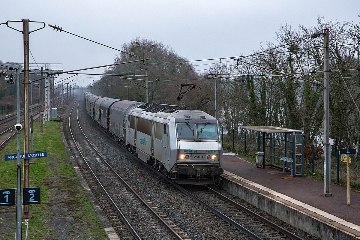  (20251212-154558_SNCF 26104_Ancy-sur-Moselle_489118_Woippy - Gevrey-Triage_b.jpg)