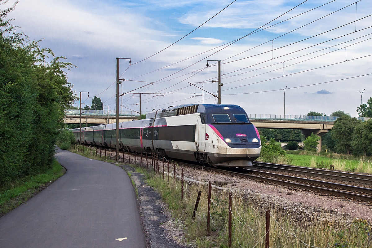  (20140723-193940_TGV 511_Bettembourg_TGV 2891a.jpg)