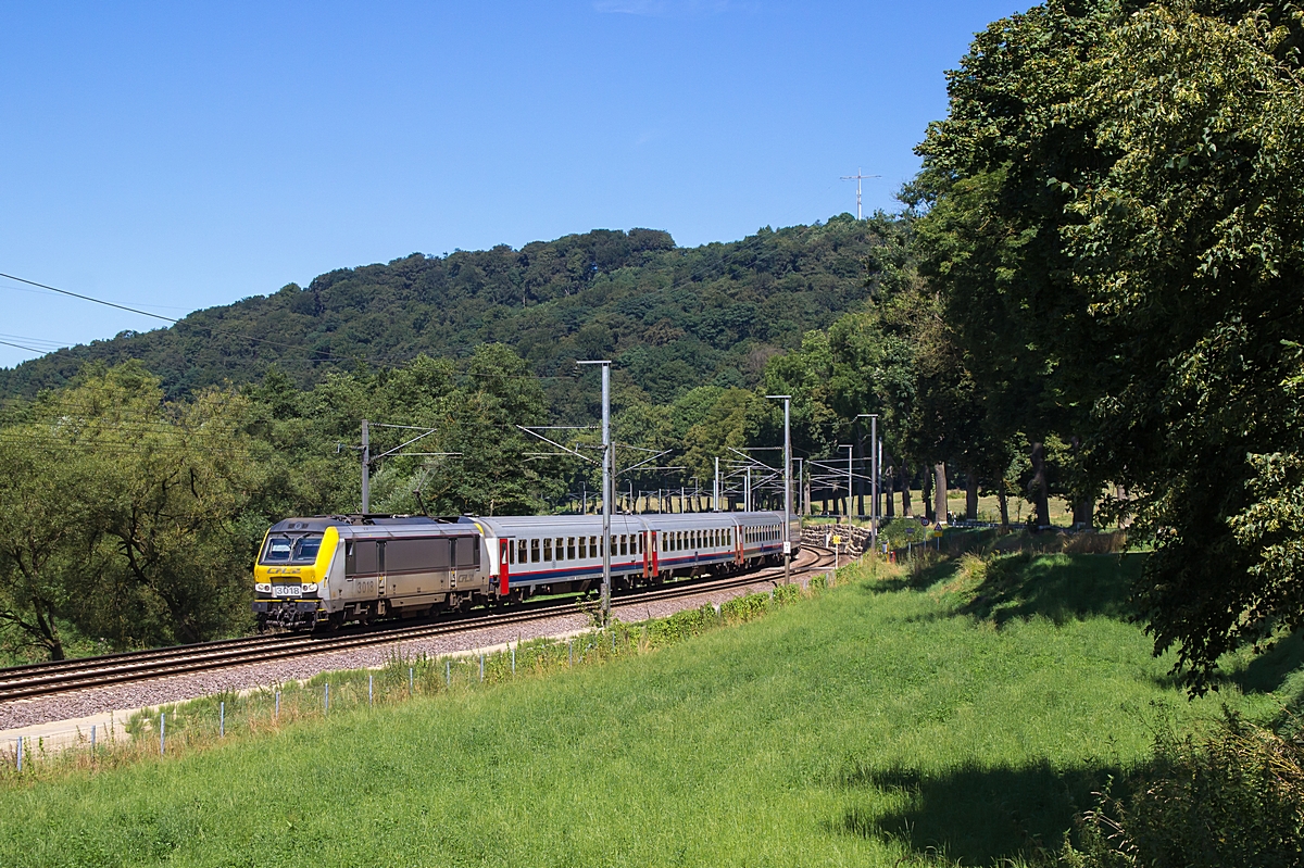  (20160807-122220_CFL 3018_km 42 zw Colmar-Berg und Cruchten_IC 110_Liers-Luxembourg_a.jpg)