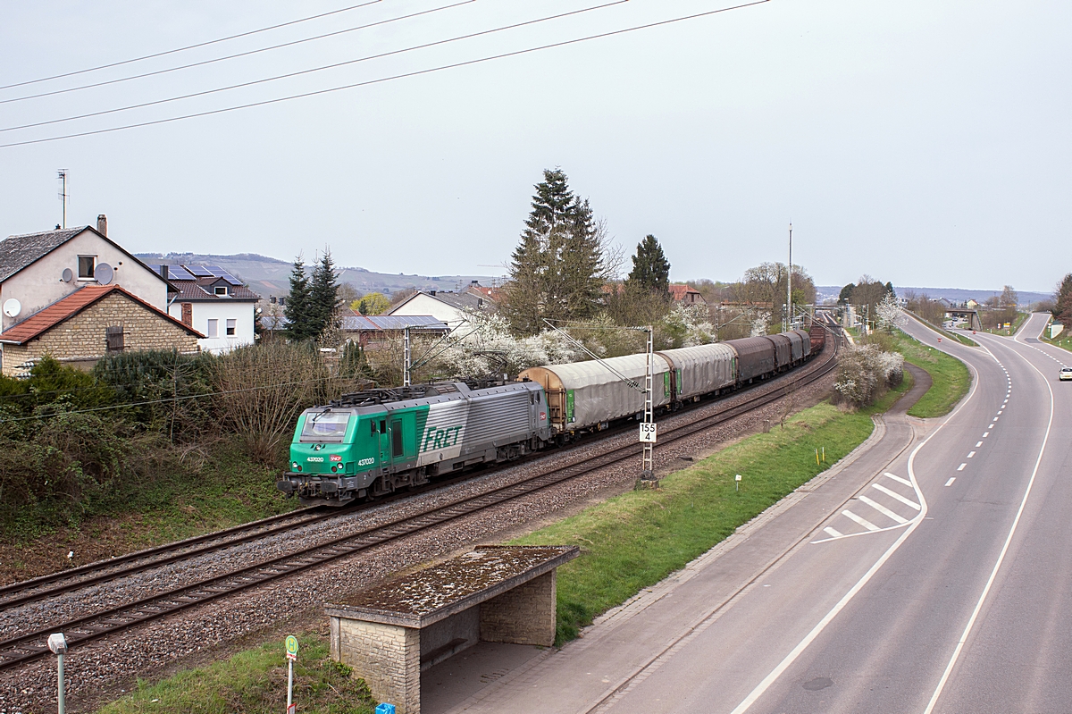  (20140330-140044_437020_DGS 45218_Besch_m.jpg)