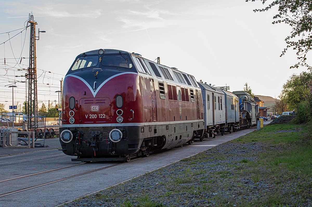  (20260408-195016_V200 122-221 122_Wittlich Hbf_Trafozug nach Mannheim_b.jpg)
