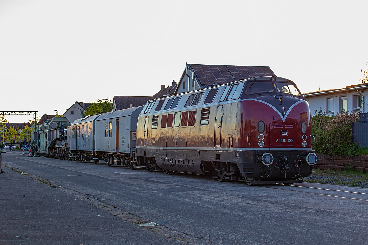  (20260408-195532_V200 122-221 122_Wittlich Hbf_Trafozug nach Mannheim_b.jpg)