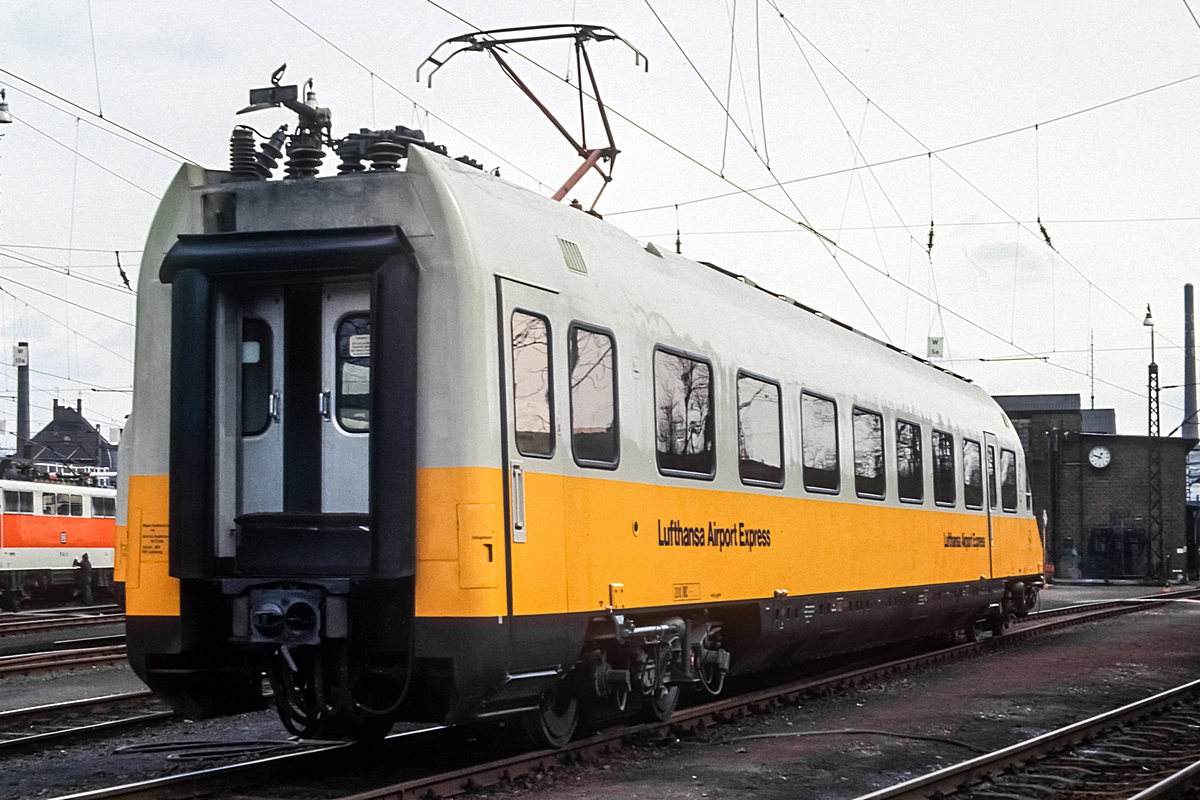  (19830323_22-22_403 004_Bw Köln-Deutzerfeld_b.jpg)