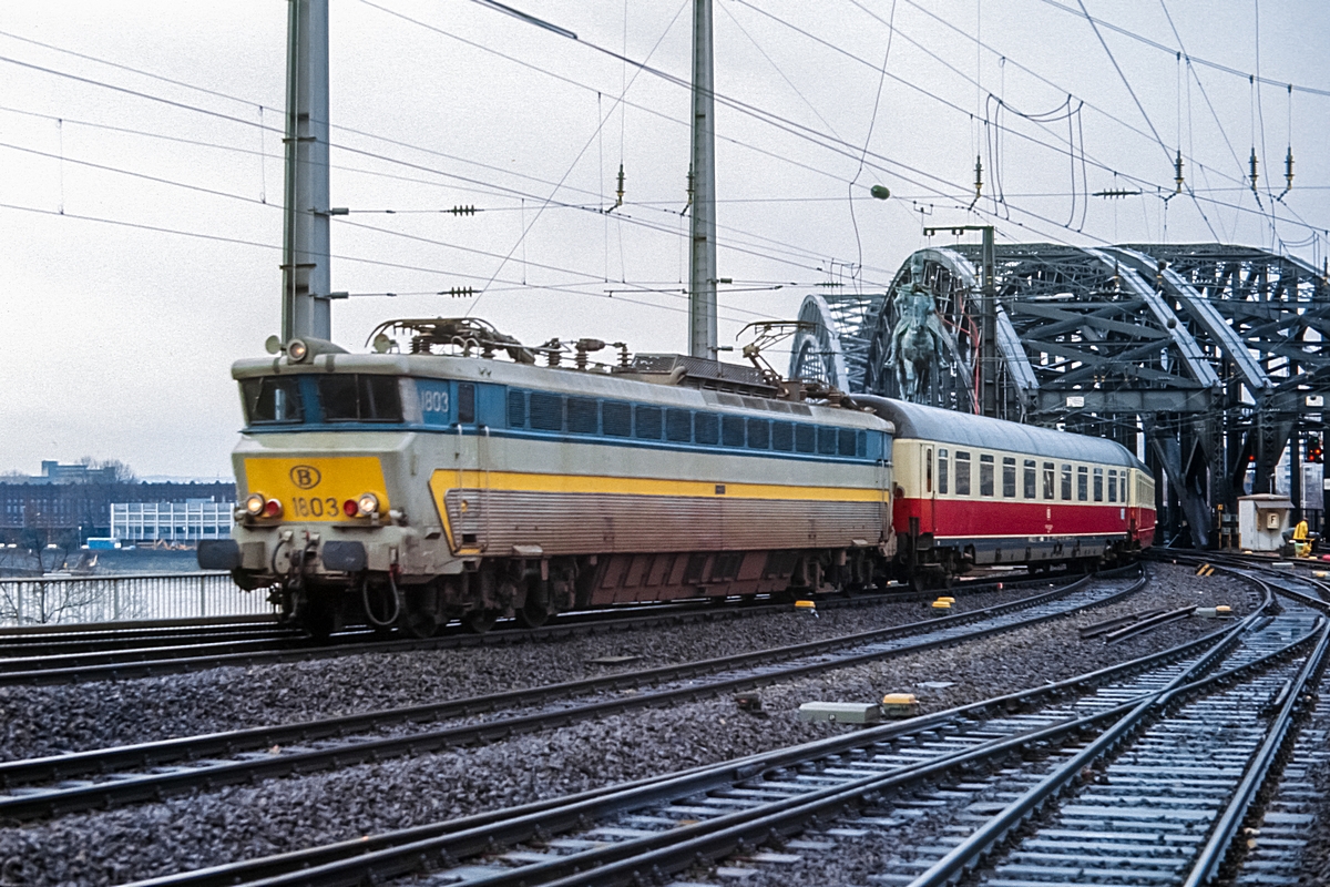  (19830324_22-30_SNCB 1803_Köln Hbf_a.jpg)