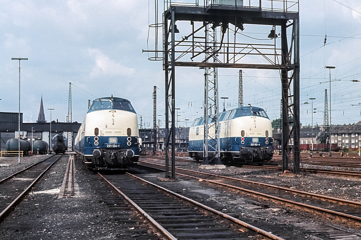  (19820820_16-12_221 124-221 113_Bw Oberhausen-Osterfeld Süd_a.jpg)