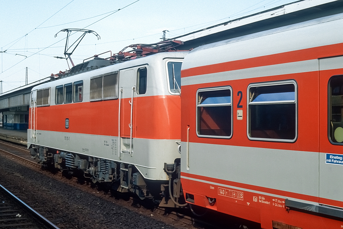  (19820820_16-32_111 111_Oberhausen Hbf_b.jpg)