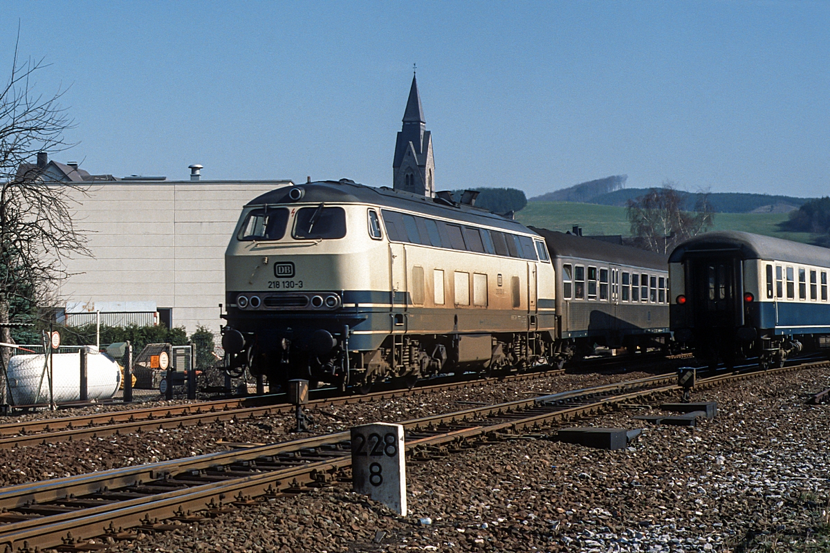  (19900316_54-03_218 130_Abzw Nuttlar_E 3474_Brilon Wald - Essen_a.jpg)