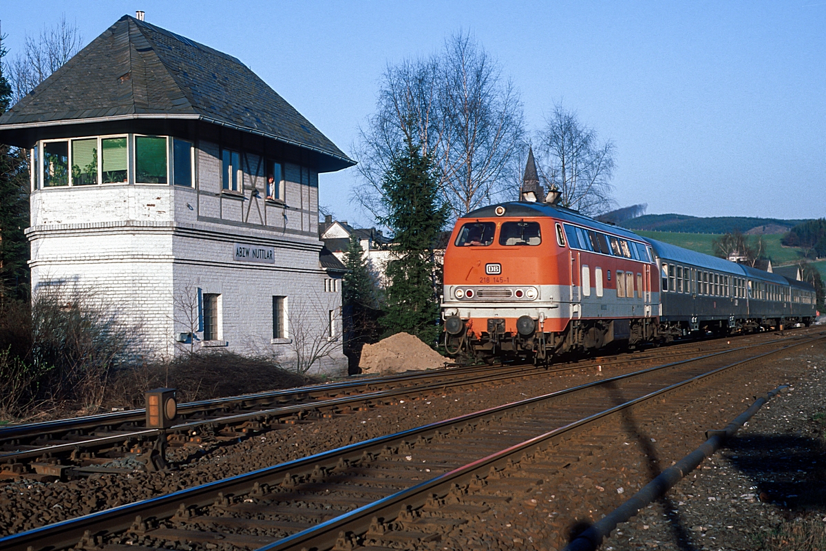  (19900317_54-13_218 145_Abzw Nuttlar_E 3890_Kassel - Aachen_a.jpg)