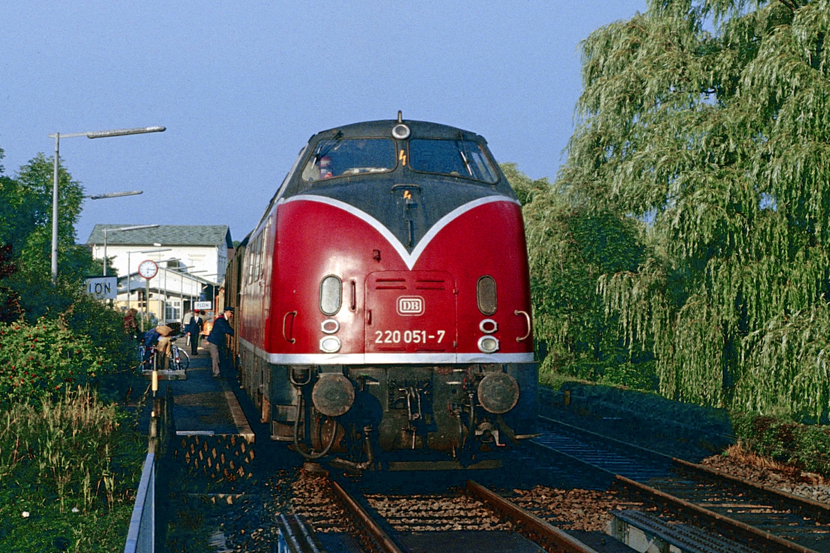  (17-30_19820827_220 051_Plön_E 3180_Lüneburg-Kiel.jpg)