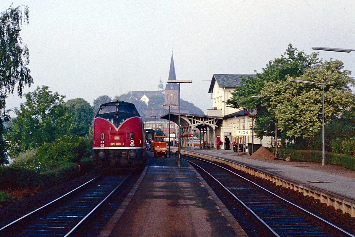  (17-31_19820828-220 039_Plön_E 3217_Kiel-Kassel.jpg)