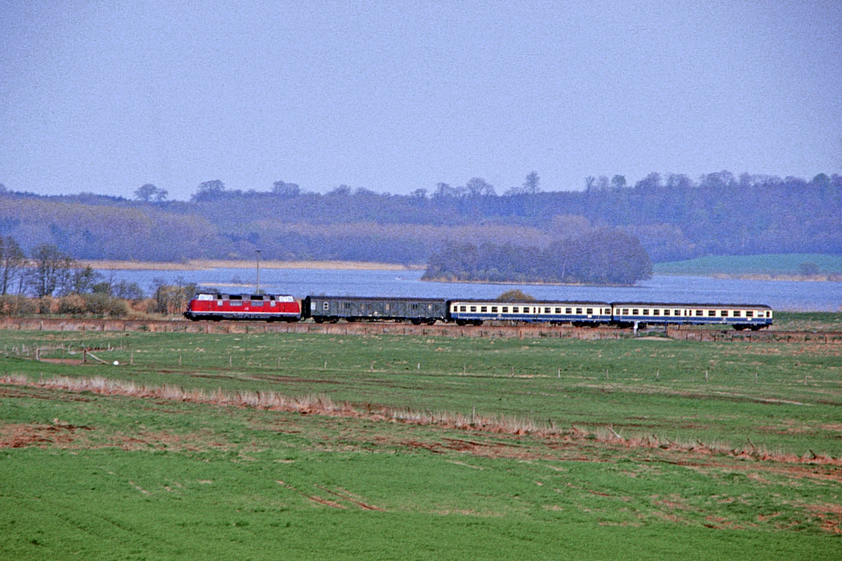  (34-08_19840429_220 025_Kühren_E 3170_Lüneburg–Kiel.jpg)