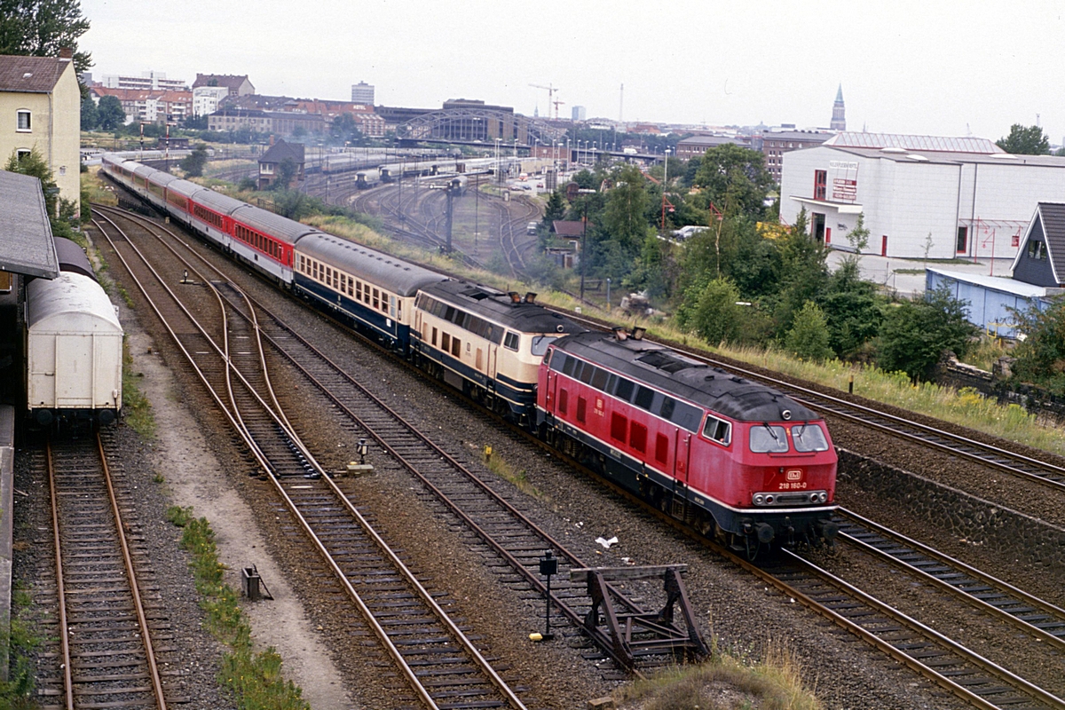  (51-28_19890814_218 160-218 181_Kiel-Friesenbrücke_IC 787 Max Planck_Kiel-München.jpg)
