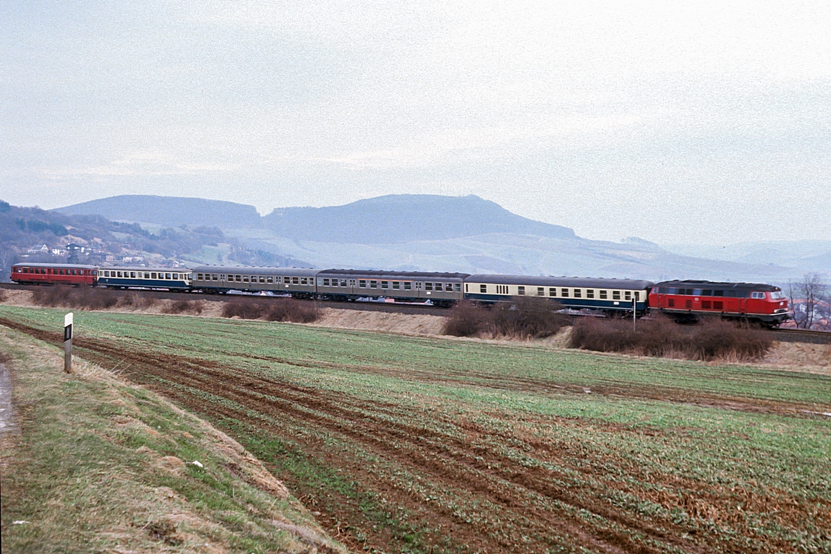  (19850330_35-17_216-815-515_Greene_E 5907_Altenbeken-Kreiensen_b.jpg)