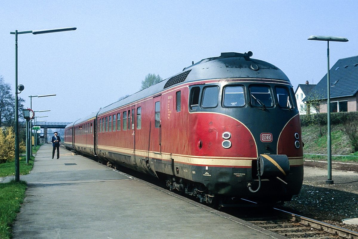  (19830423_26-06_613 612-913 021-613 604_Salzgitter-Ringelheim_E 3551_Göttingen-Wolfsburg_b.jpg)