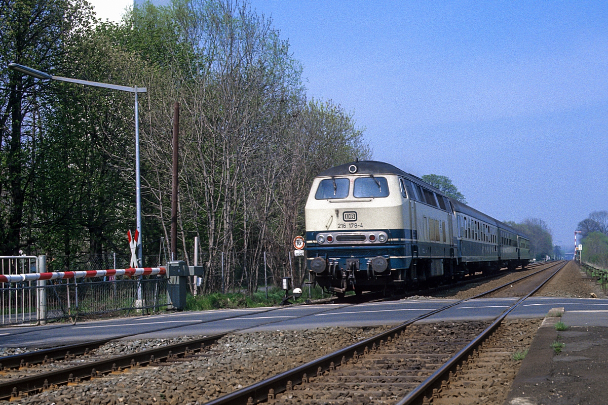  (19830423_26-13_216 178_Rüningen_E 2942_Braunschweig-Köln_m.jpg)