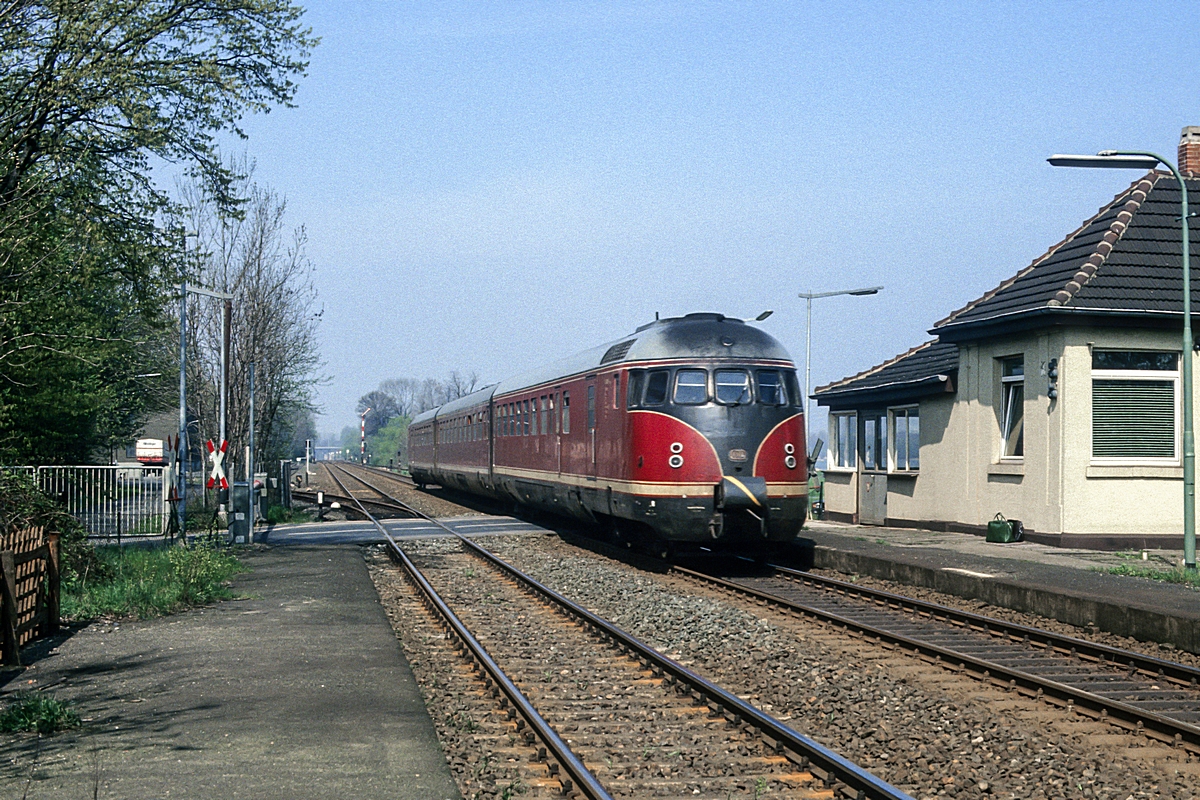  (19830423_26-17_613 609-913-613 617_Rüningen_E 3553_Kreiensen-Braunschweig_b.jpg)