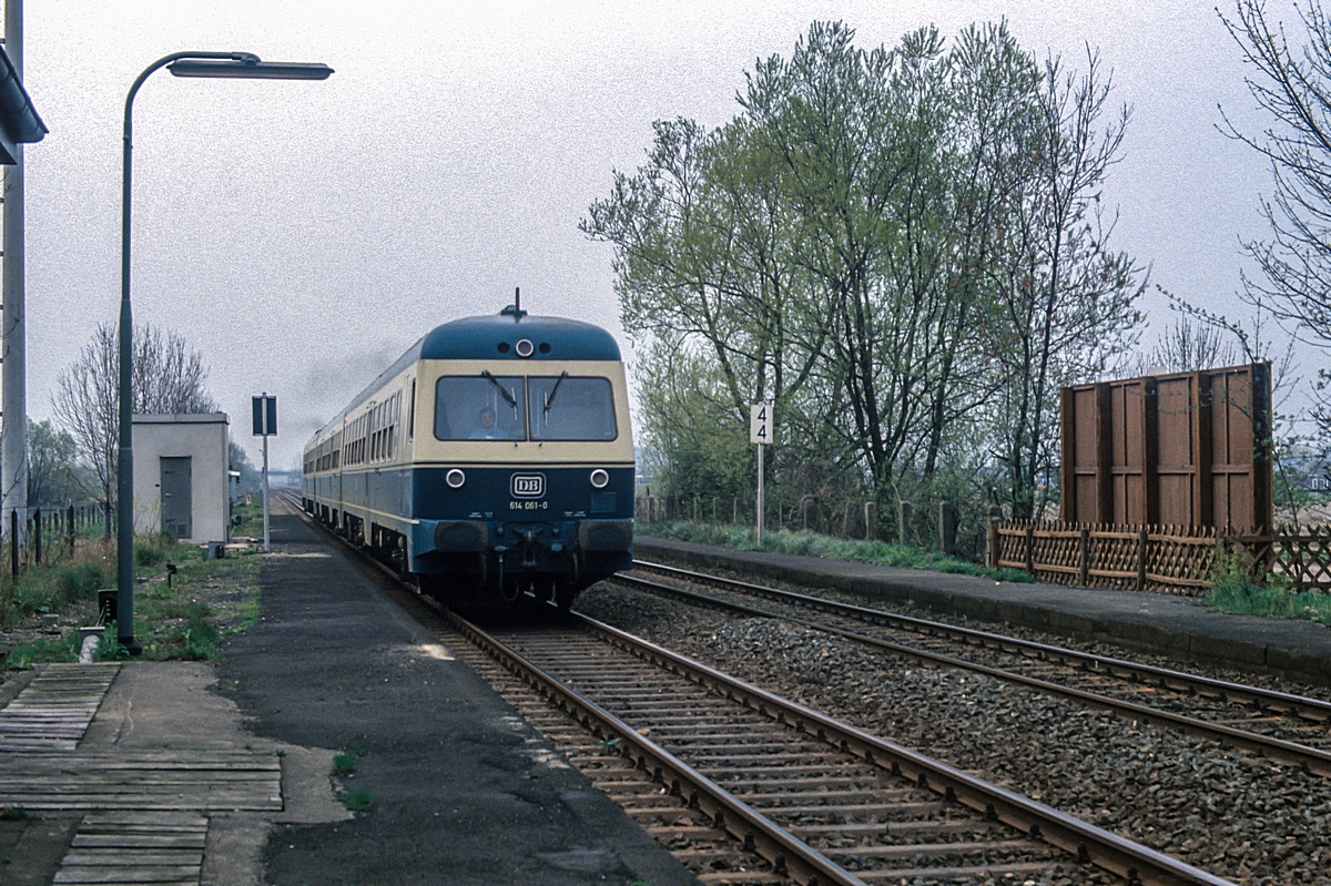  (19830424_26-27_614 061-914 031-614 062_Rüningen_E 3537_Kreiensen-Braunschweig_m.jpg)