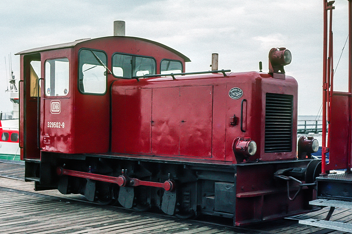  (19820817_15-38_329 502_Wangerooge-Westanleger_b.jpg)