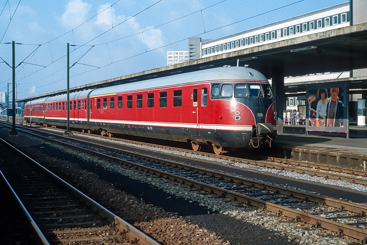  (19820827_17-19_913_Braunschweig Hbf_b1.jpg)