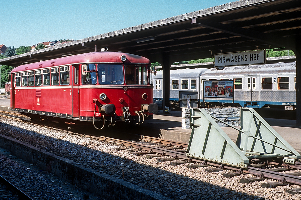  (19890618_51-19_798 673_Pirmasens Hbf_N 4590_Pirmasens Nord - Pirmasens Hbf_b.jpg)