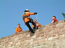 Walter mit jahrelanger Abseil-Erfahrung (20030615-090730.jpg)