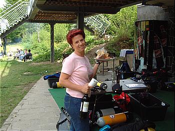 Doch vorher verstaut Kerstin die Lebensgrundlagen (20030510-143906.jpg)
