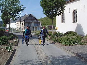 Ein Mittagsspaziergang durch's Dorf (20030511-112222.jpg)