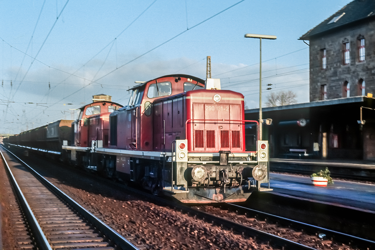 https://www.klawitter.info/bahn/allgemein/19811114_10-40_290131-290133_Dillingen_k.jpg