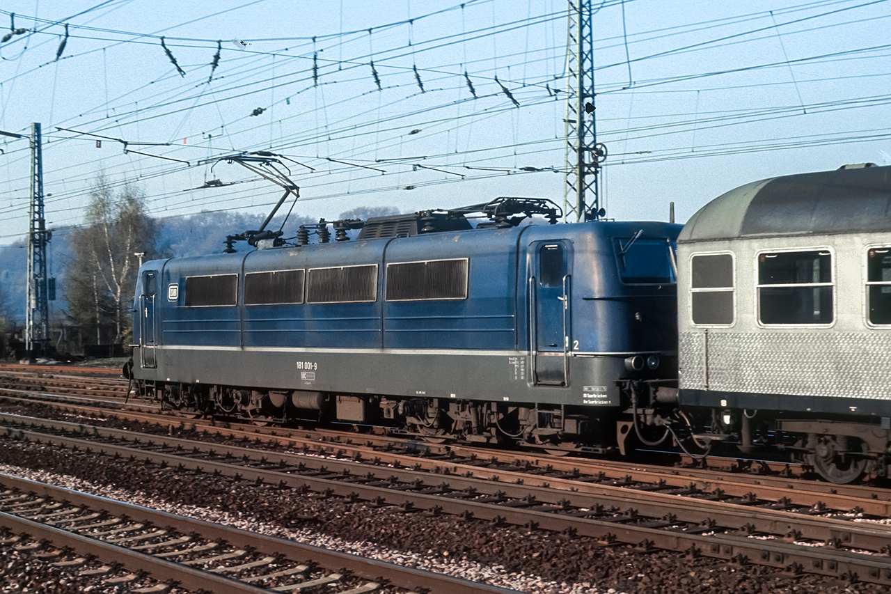 https://www.klawitter.info/bahn/allgemein/19820416_13-01_181001_Merzig_N5825_Merzig-Saarbruecken_k.jpg