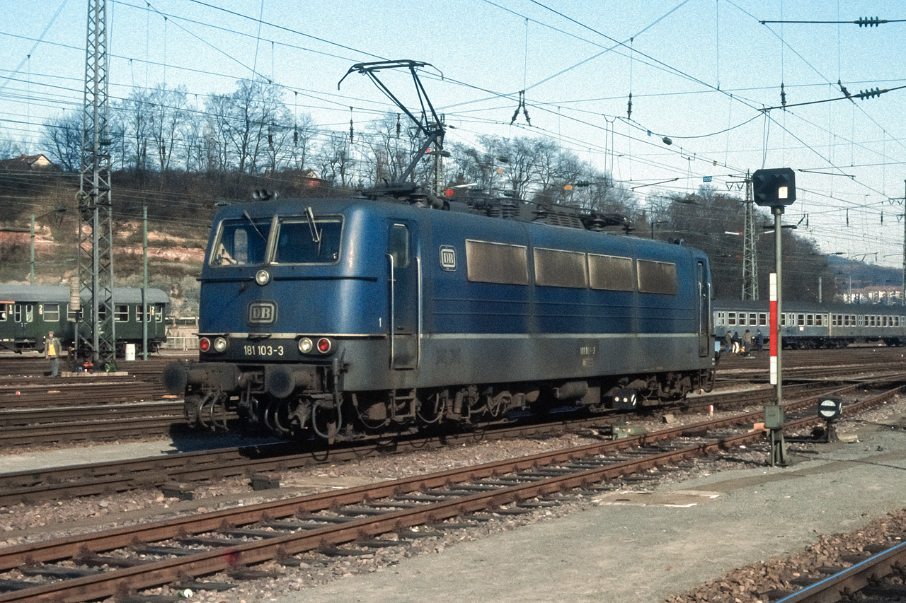 https://www.klawitter.info/bahn/allgemein/19830223_20-40_181103_SaarbrueckenHbf_k.jpg