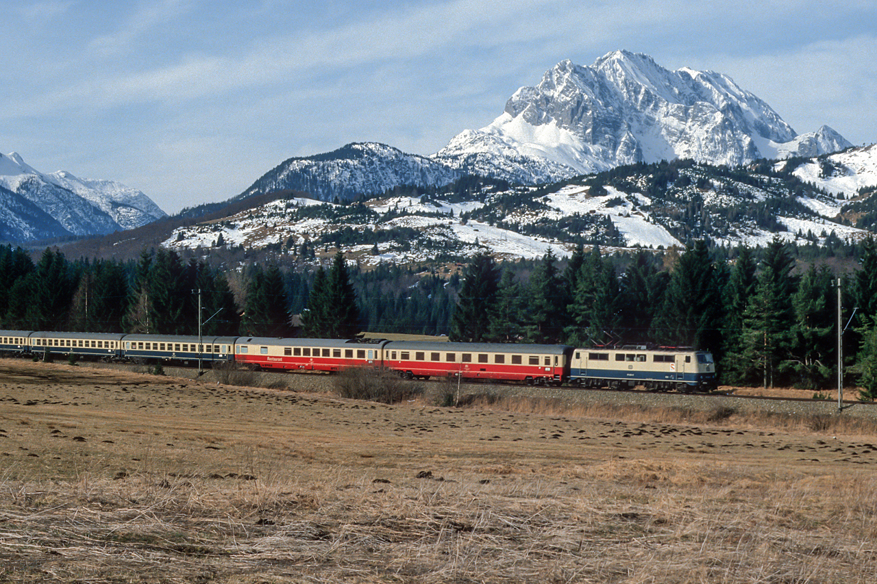 https://www.klawitter.info/bahn/allgemein/19850331_35-23_111_zw-Klais-und-Mittenwald_IC180_Karwendel_Innsbruck-Hamburg-Altona_k.jpg