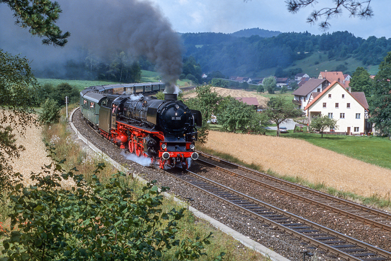 https://www.klawitter.info/bahn/allgemein/19850807_36-31_011100_Etzelwang_D18605_NuernbergHbf-Amberg_k.jpg