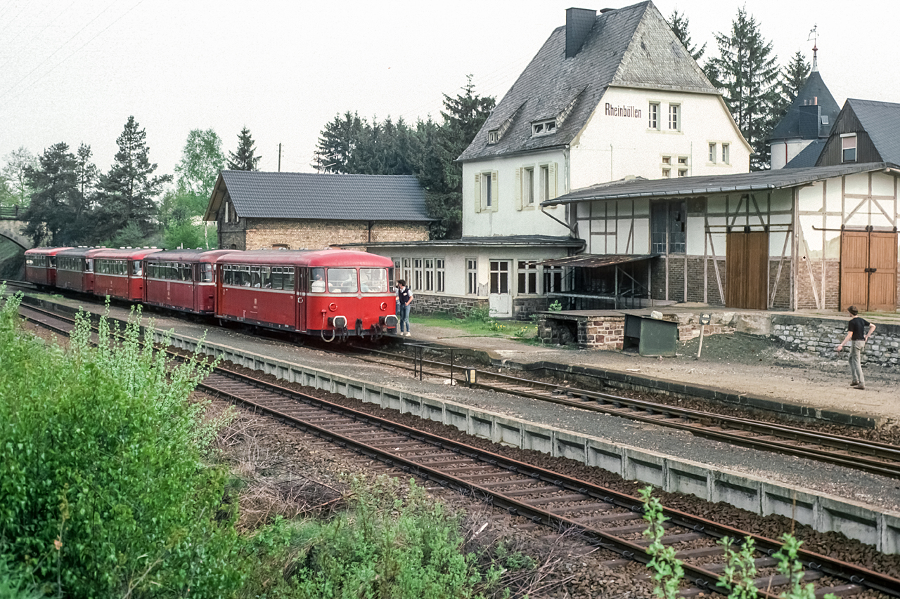 https://www.klawitter.info/bahn/allgemein/19860518_37-44_998053-798828-998319-998318-798648_Rheinboellen_Nto22162_Bingerbroeck-Tuerkismuehle_k.jpg