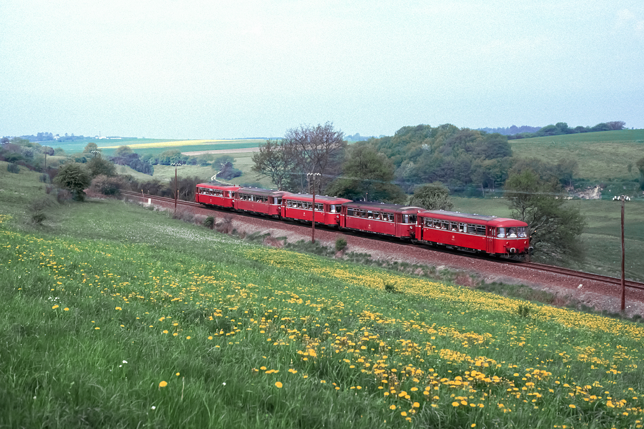 https://www.klawitter.info/bahn/allgemein/19860518_37-46_998053-798828-998319-998318-798648_zw-Kirchberg-und-Simmern_Nto22162_Bingerbrueck-Tuerkismuehle_k.jpg