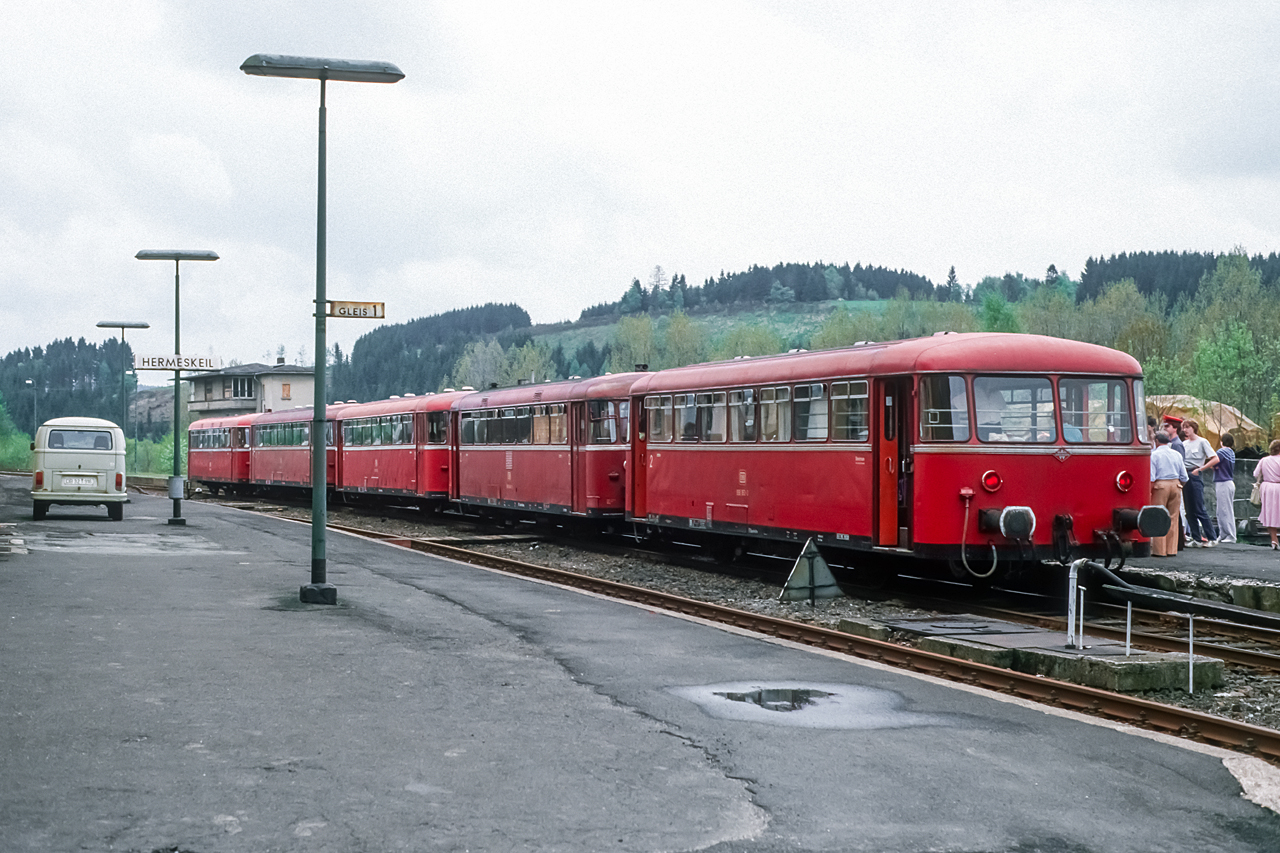 https://www.klawitter.info/bahn/allgemein/19860518_38-06_798648-998318-998319-798828-998053_Hermeskeil_Nto22162_Bingerbrueck-Tuerkismuehle_k.jpg