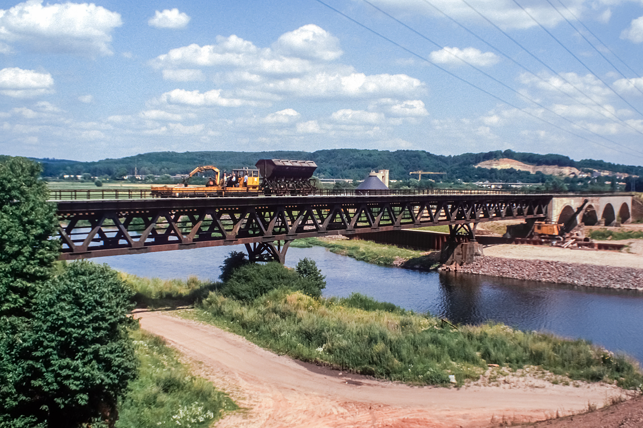 https://www.klawitter.info/bahn/allgemein/19860801_39-31_Skl_zw-Dillingen-und-Siersburg_k.jpg