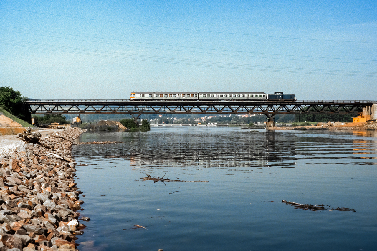 https://www.klawitter.info/bahn/allgemein/19860905_40-01_212377_zw-Dillingen-und-Siersburg_N5118_Dillingen-Niedaltdorf_k.jpg