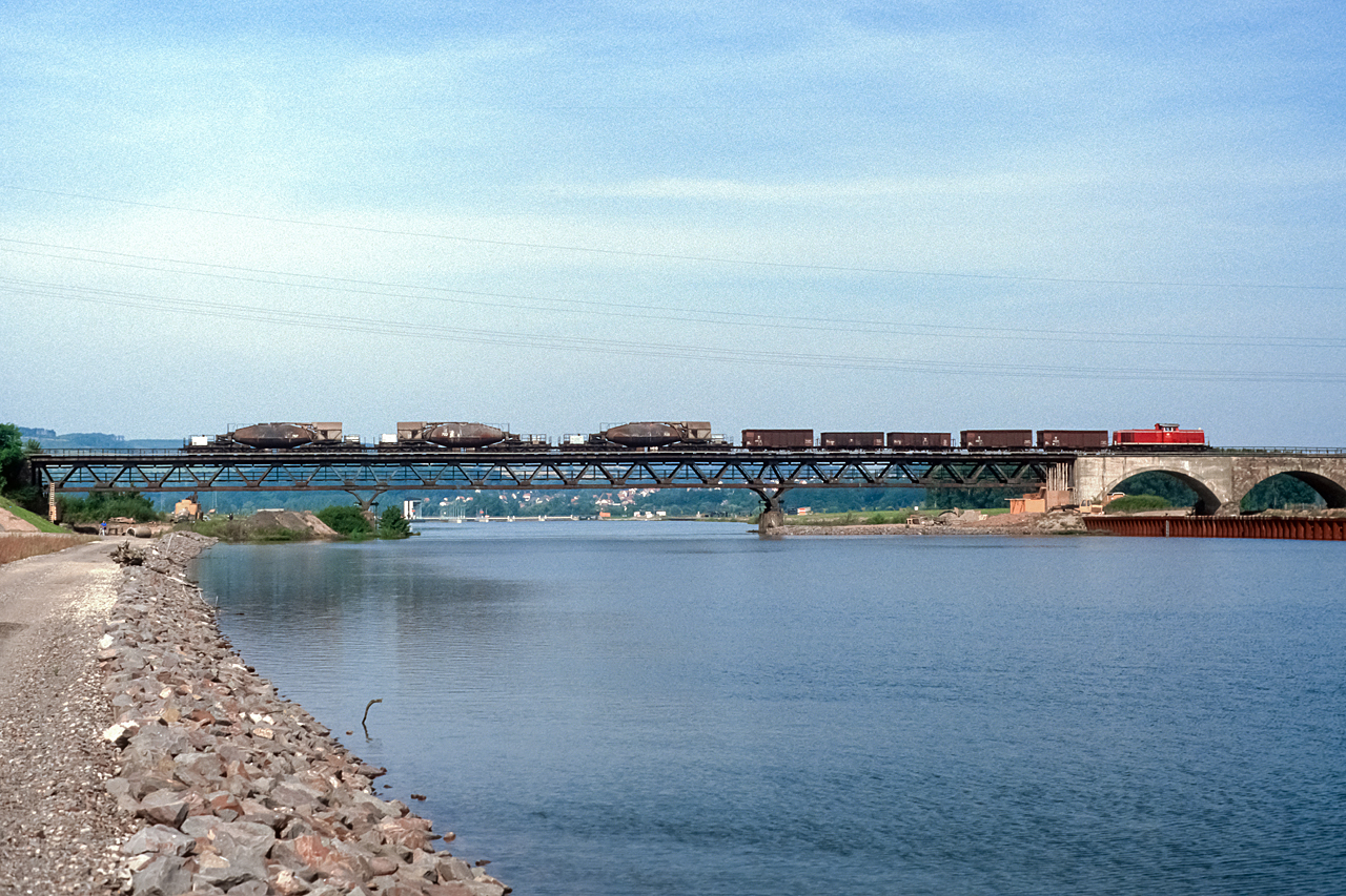 https://www.klawitter.info/bahn/allgemein/19860906_40-06_290_zw-Dillingen-und-Siersburg_Gag48543_Ebange-SDLH_k.jpg