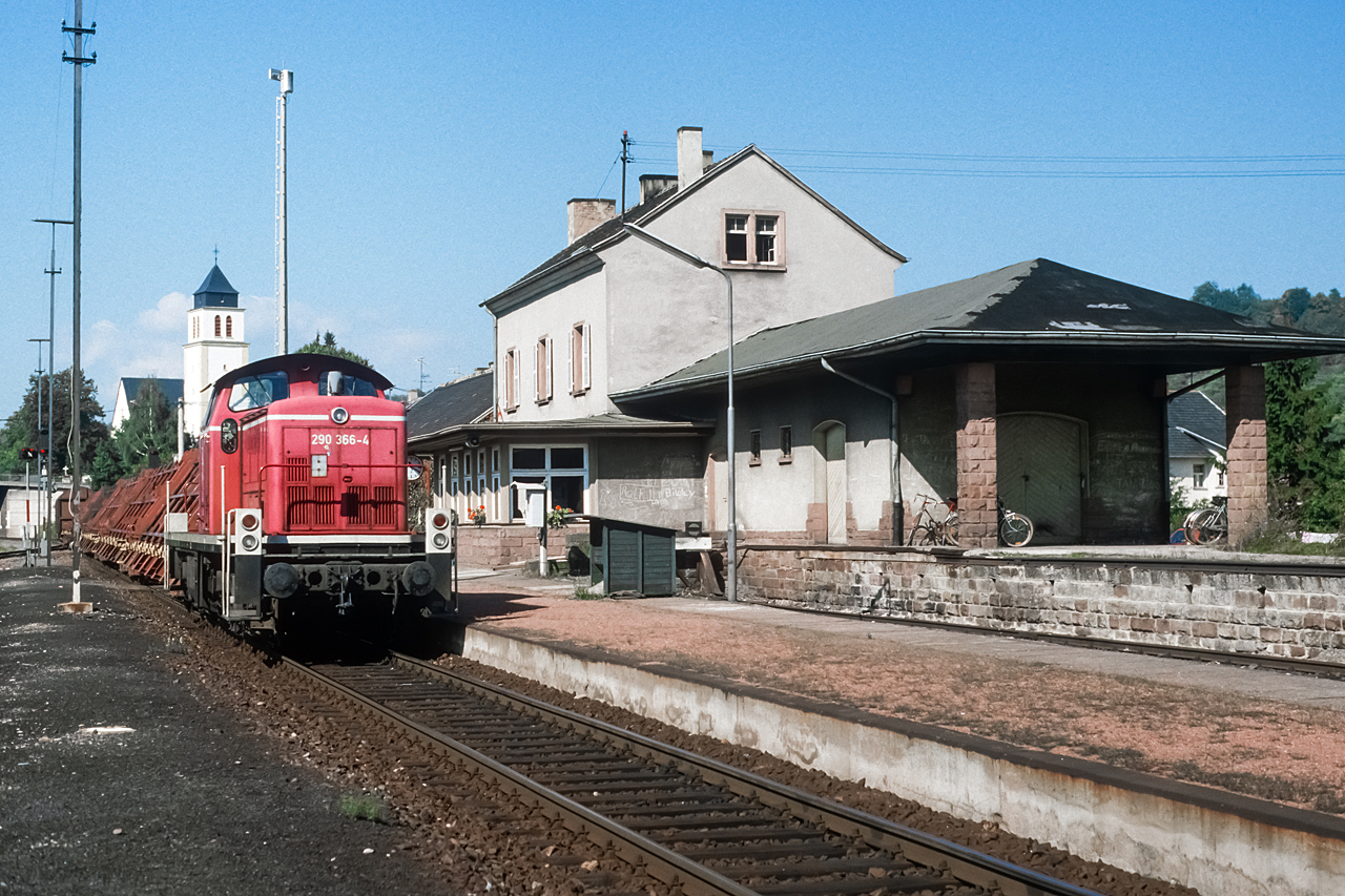 https://www.klawitter.info/bahn/allgemein/19860910-112000_40-11_290366_Hemmersdorf_Ng45523_Bouzonville-Dillingen_k.jpg