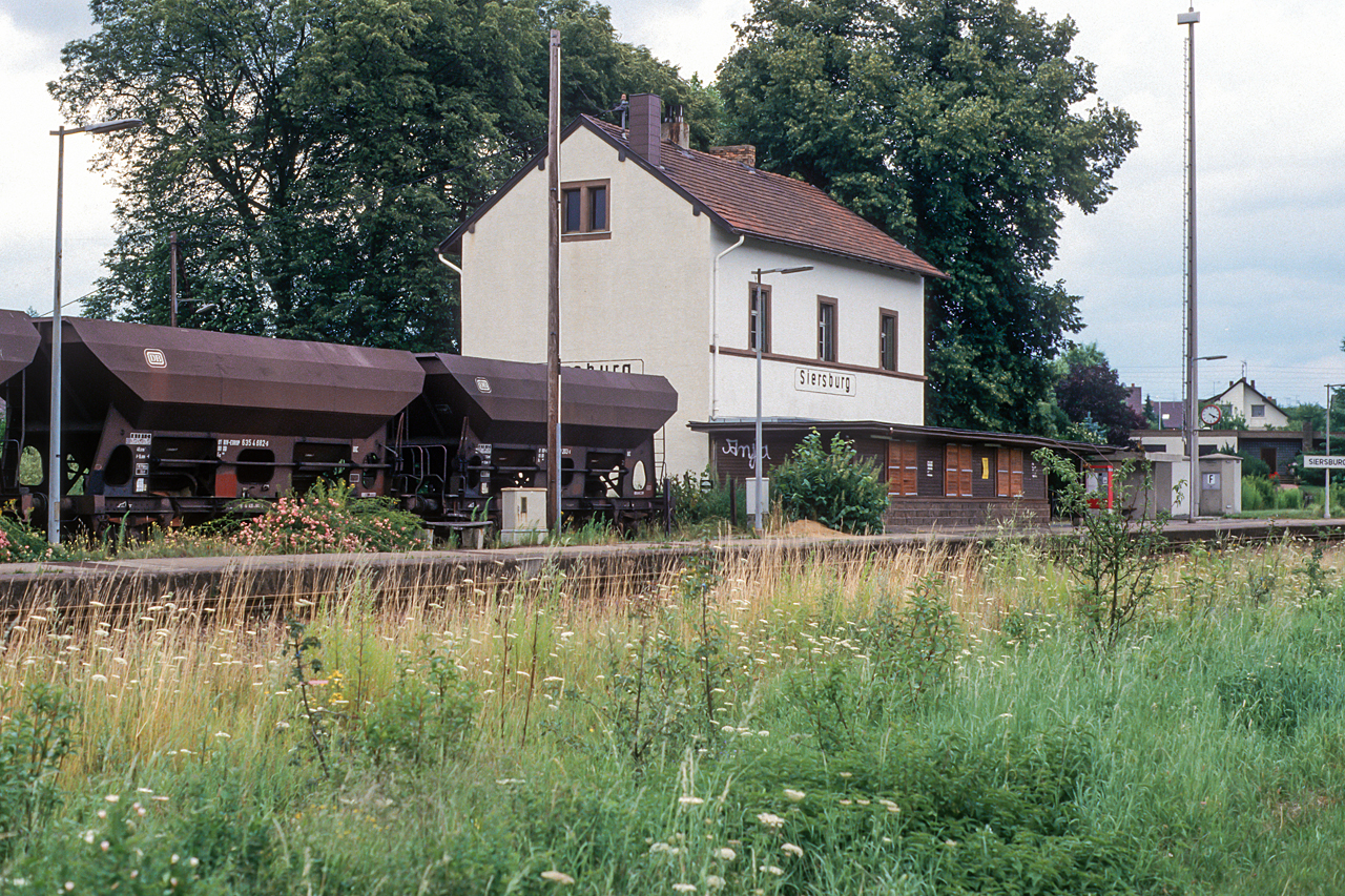 https://www.klawitter.info/bahn/allgemein/19870726_42-17_Gueterwagen_Siersburg_k.jpg