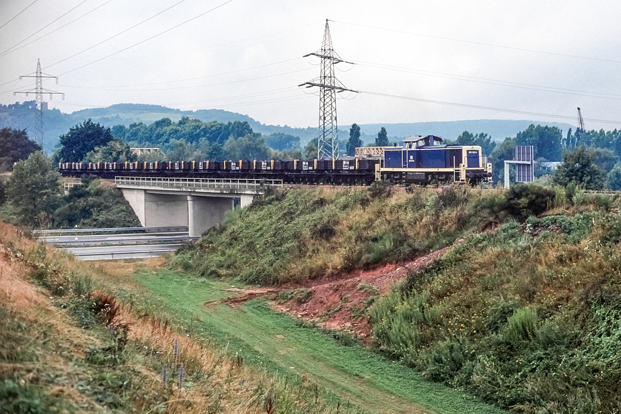 https://www.klawitter.info/bahn/allgemein/19870809_42-20_290025_zw-Dillingen-und-Siersburg_Belastungsprobe-neue-Bruecke_ak.jpg