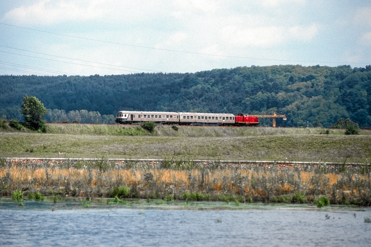 https://www.klawitter.info/bahn/allgemein/19870825_42-23_212282_zw-Dillingen-und-Siersburg_k.jpg