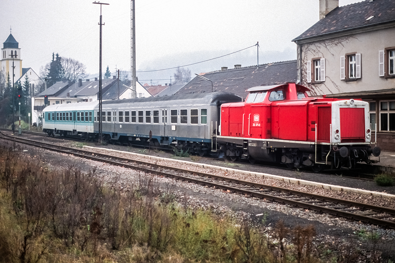 https://www.klawitter.info/bahn/allgemein/19911102_56-19_212375_Hemmersdorf_N5115_Niedaltdorf-Dillingen_k.jpg