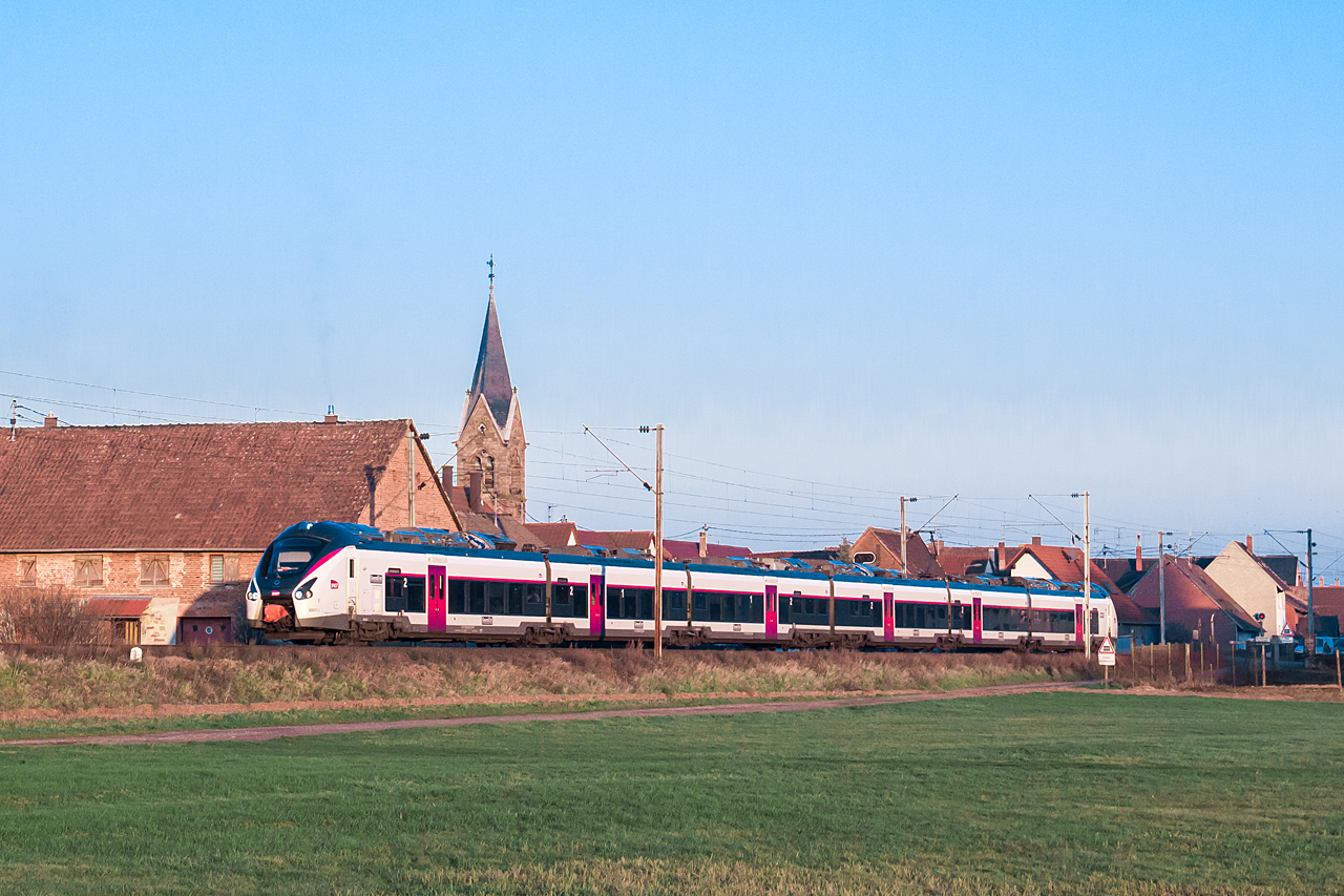 https://www.klawitter.info/bahn/allgemein/20200207-170804_SNCF85011L_Schwindratzheim_TER830316_Strasbourg-Metz_ak.jpg