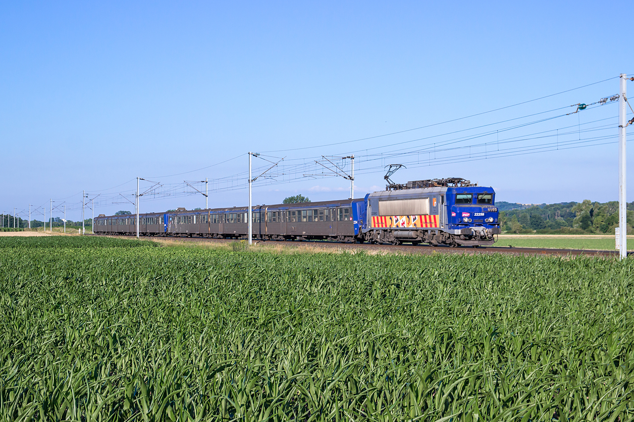 https://www.klawitter.info/bahn/allgemein/20200625-195202_SNCF22259_zw-Hochfelden-und-Wilwisheim_TER830140_Strasbourg-Saverne_ak.jpg